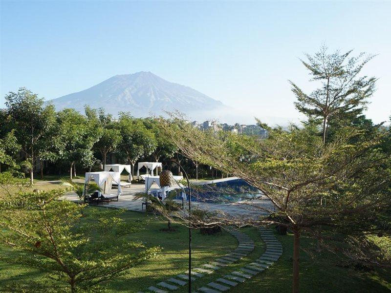 Shanaya Resort Malang Esterno foto