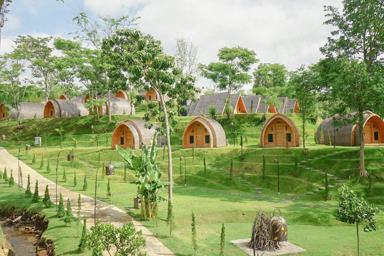 Shanaya Resort Malang Esterno foto