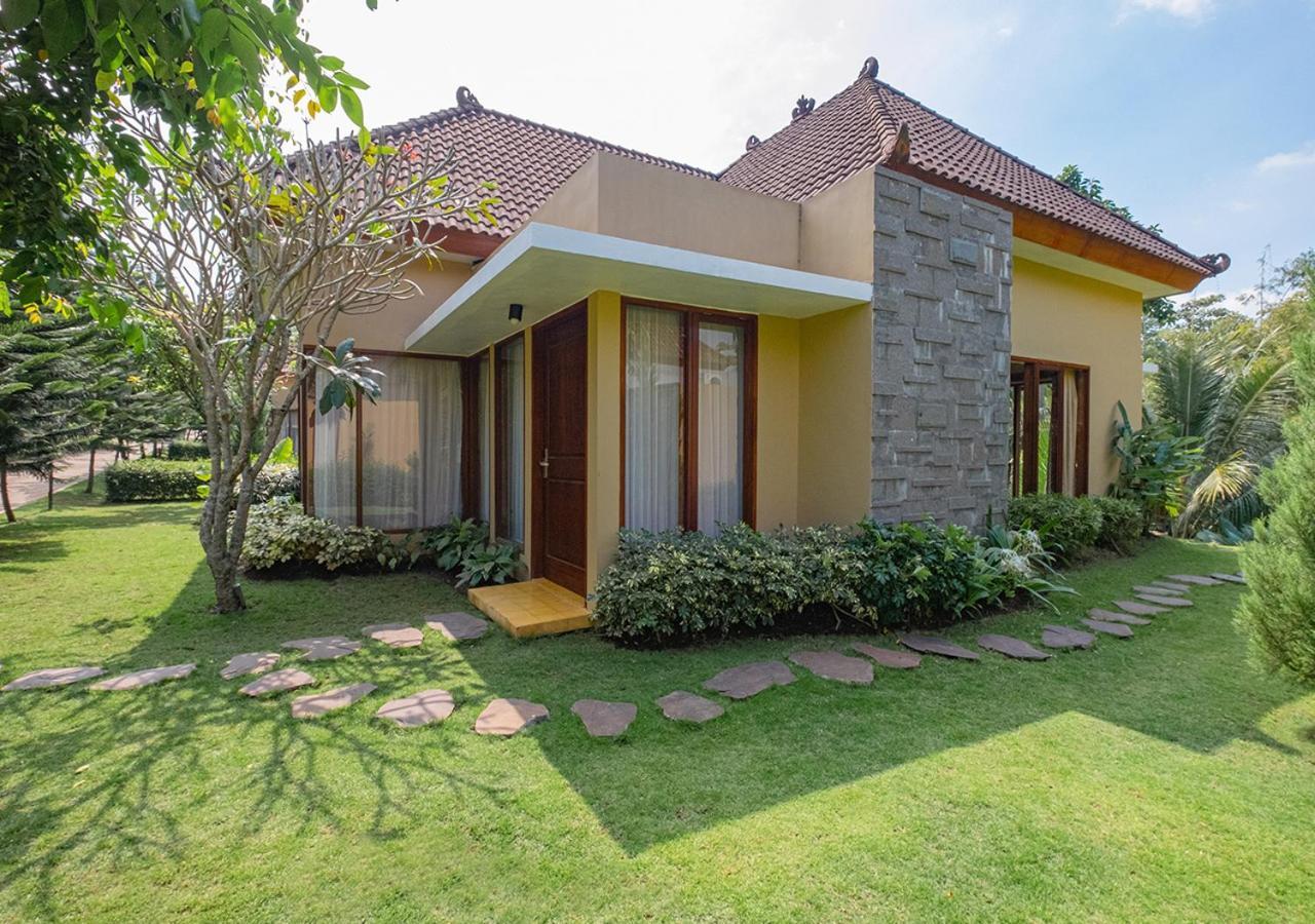 Shanaya Resort Malang Esterno foto