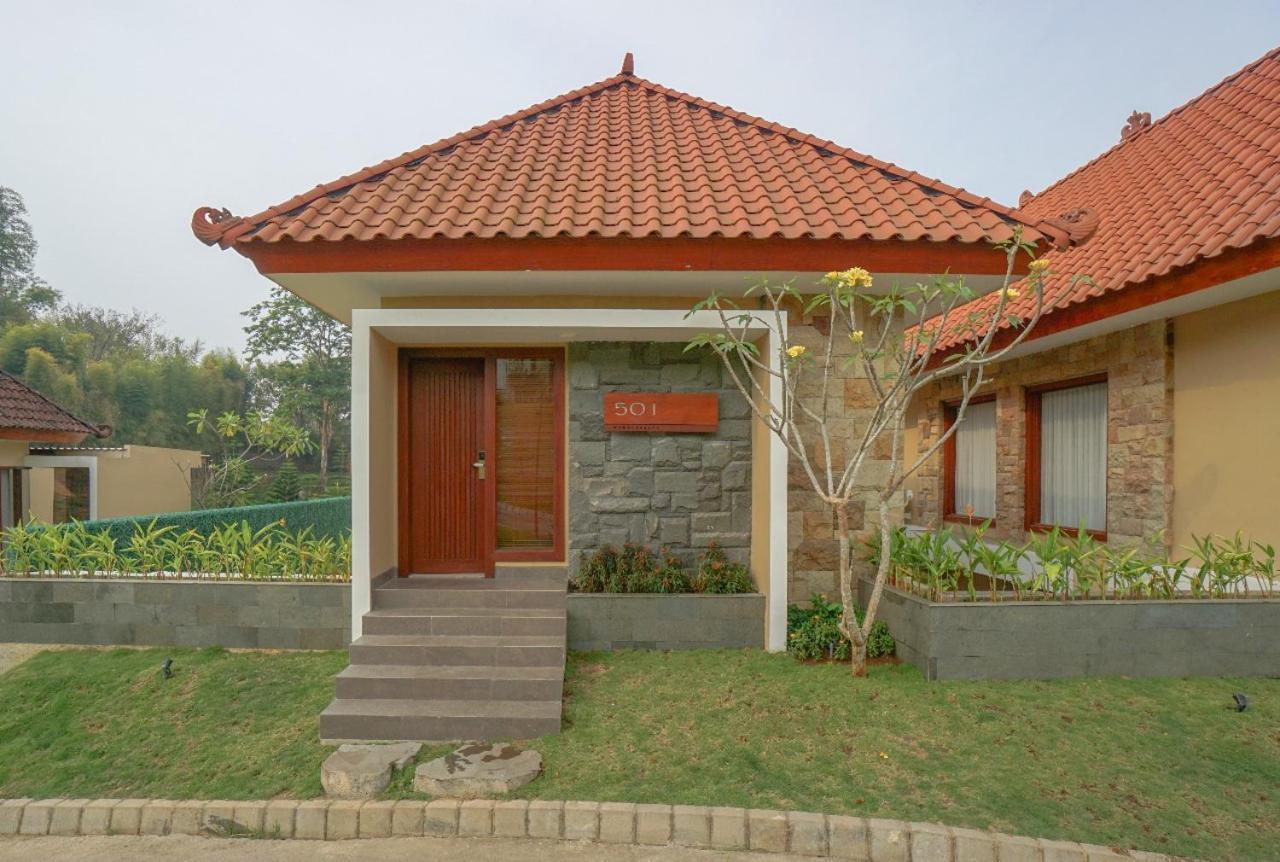 Shanaya Resort Malang Esterno foto