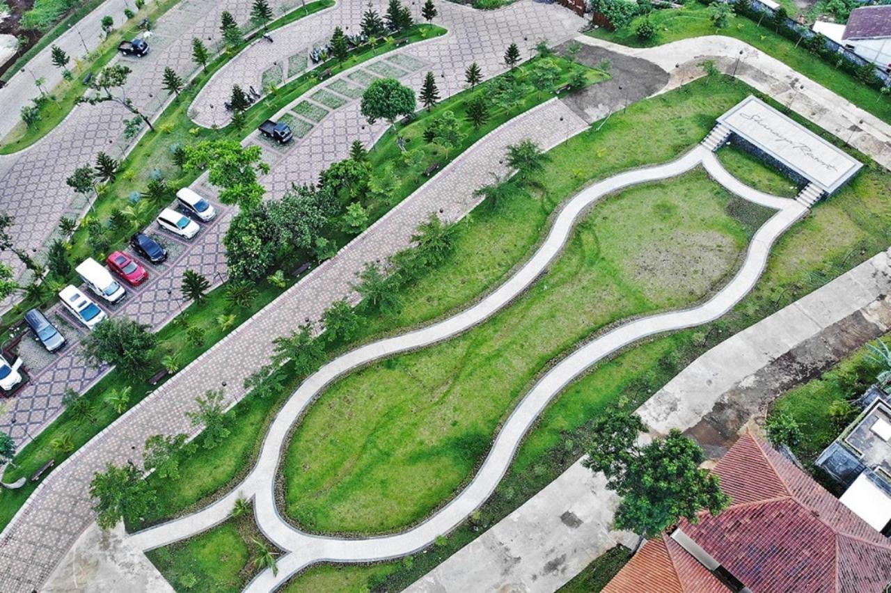 Shanaya Resort Malang Esterno foto