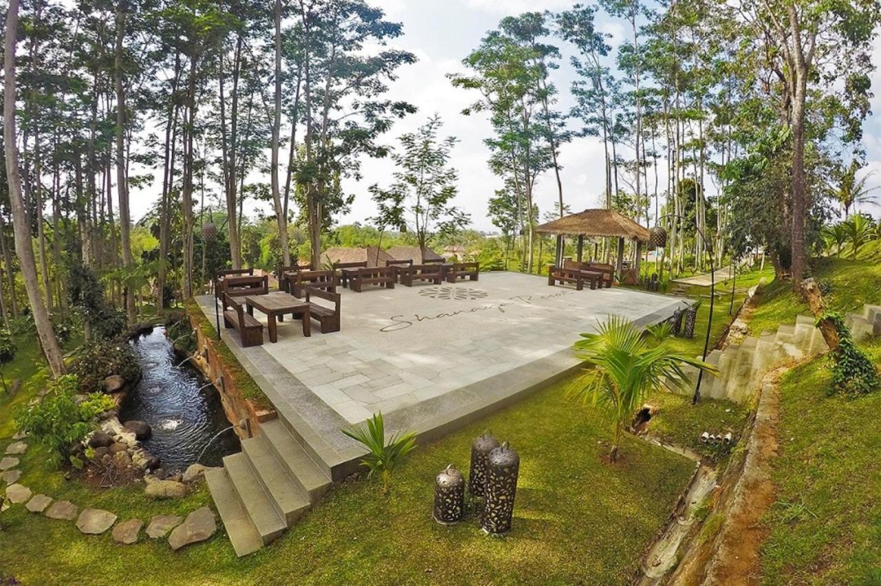 Shanaya Resort Malang Esterno foto